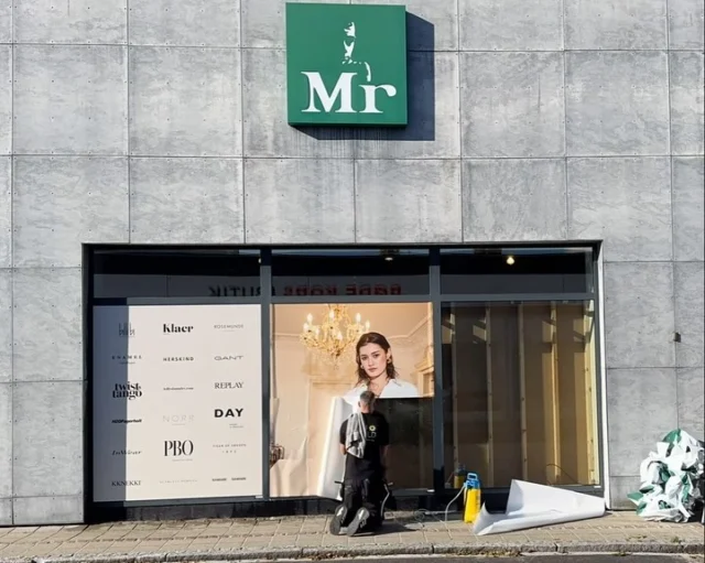 Time-lapse af udskiftning af print folie på butiks facade 🏃🏾‍♂️